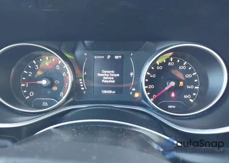 2018 Jeep Compass Altitude Fwd z USA, uszkodzony, nr VIN 3C4NJCBB9JT318478